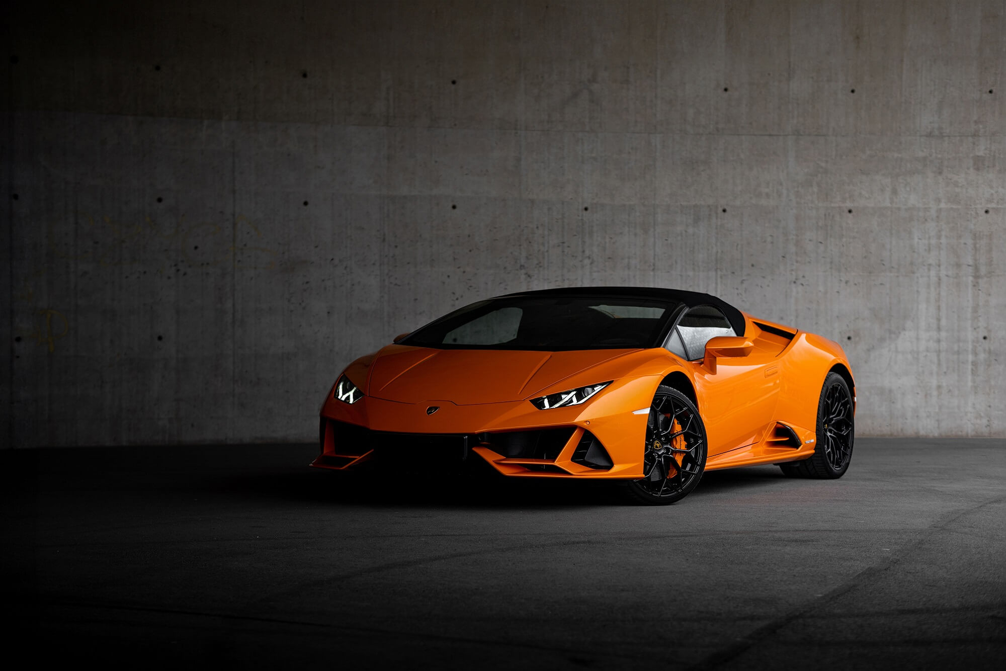 Lamborghini Huracán EVO Spyder orange, capote ouverte